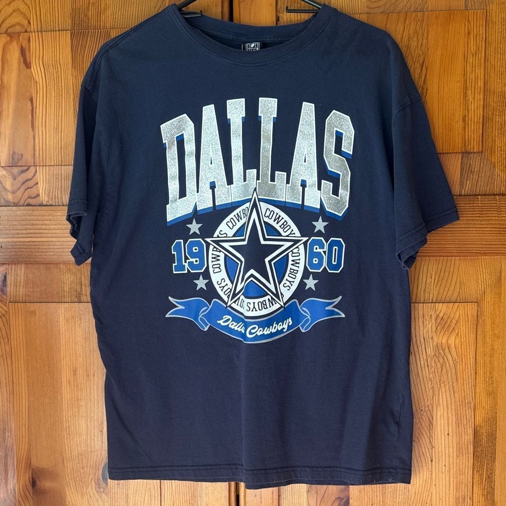 NFL Dallas Cowboys Graphic T-Shirt.  Size Medium.